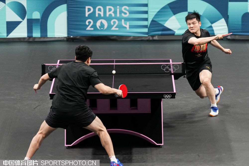 哈兰德1.8亿欧元转会巴萨，创足坛纪录